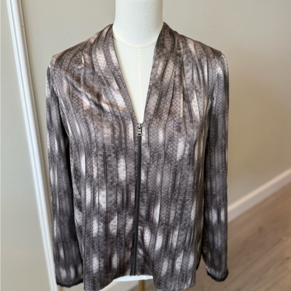 Tahari Black and Gray Patterned Scale Blouse